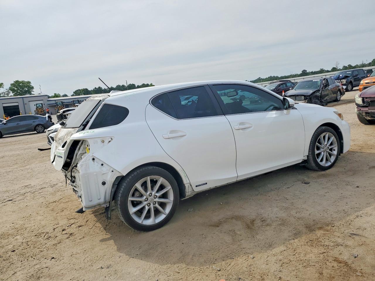2013 Lexus Ct 200 VIN JTHKD5BHXD2146766 photo 3
