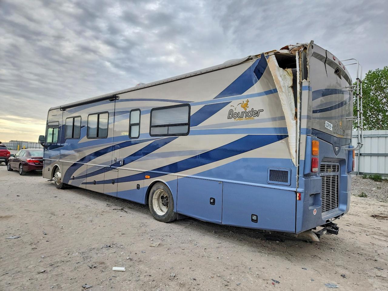 2008 FLEETWOOD Bounder VIN 4UZACJDT48CAD1620 photo 3
