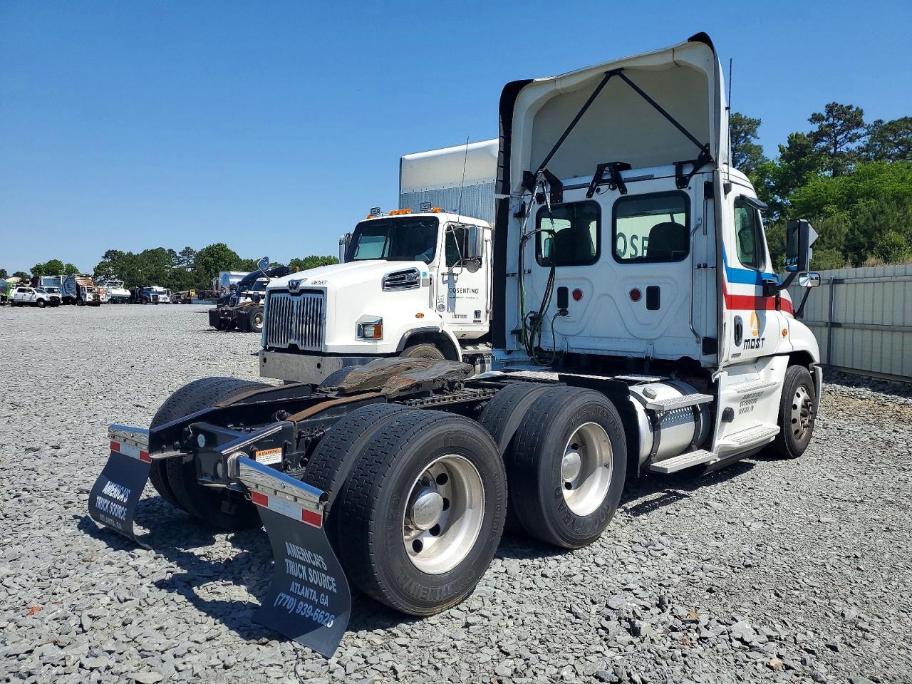 2017 FREIGHTLINER All other VIN 1FUJGEDR6HLHP3261 photo 4