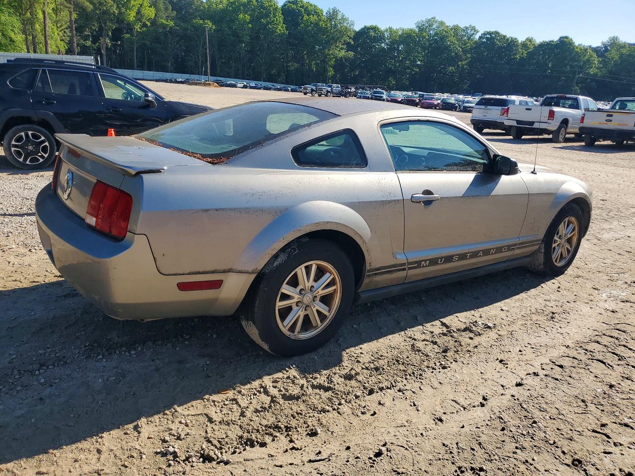 2008 Ford Mustang VIN 1ZVHT80N485136647 photo 3