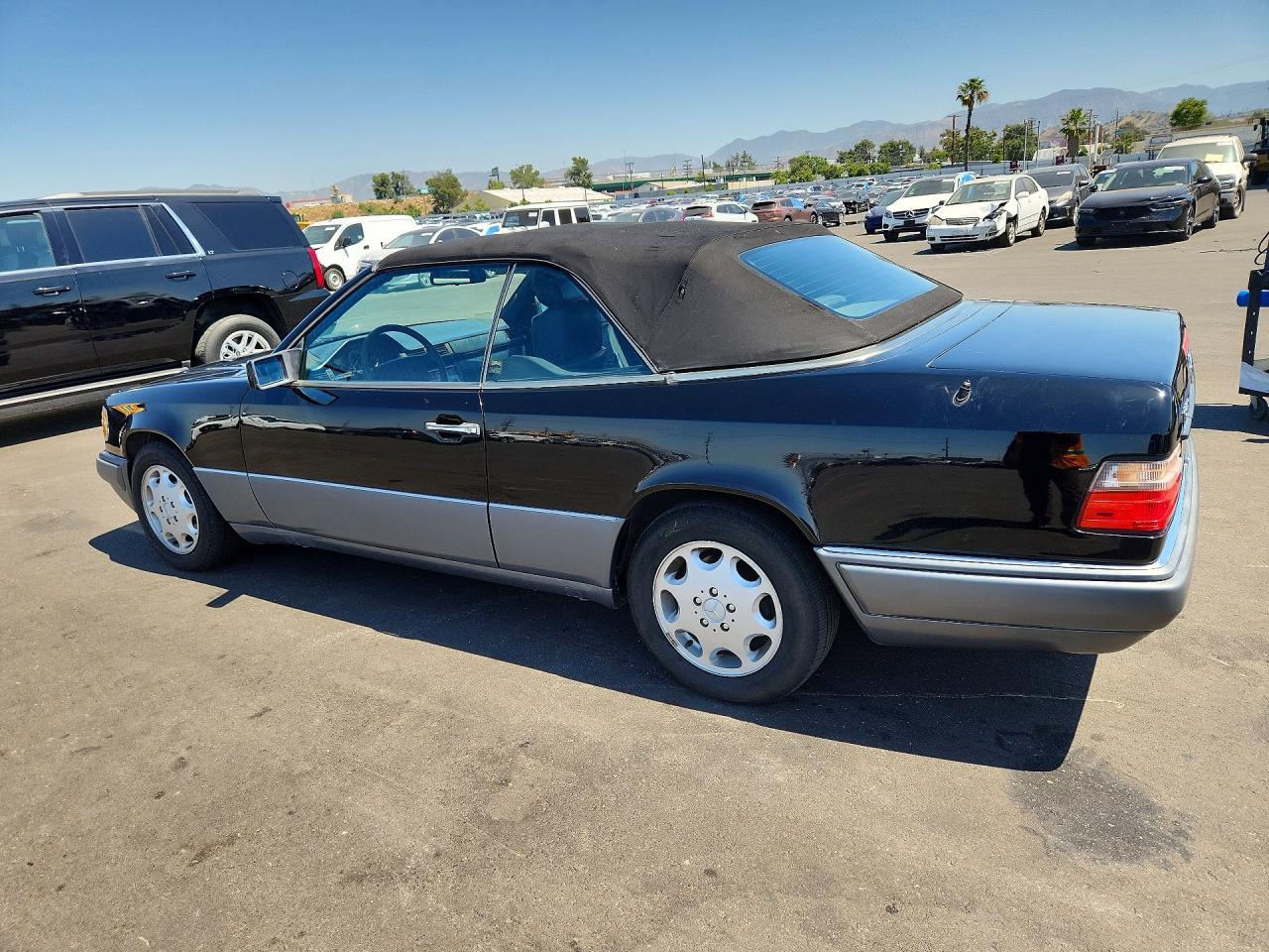 1995 Mercedes-Benz E-class VIN WDBEA66EXSC258051 photo 2