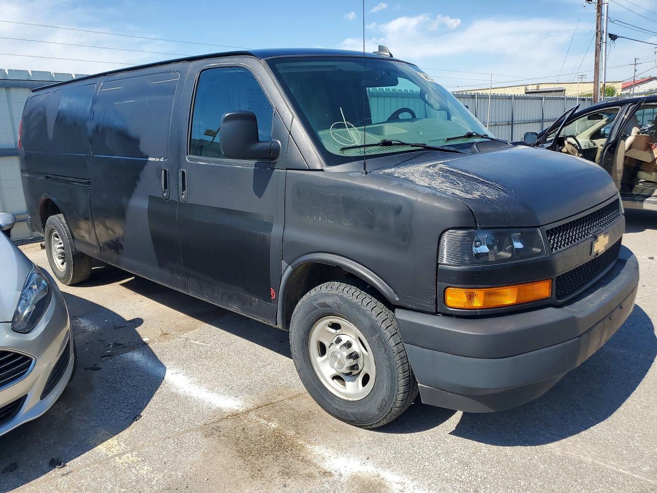 2019 Chevy Express VIN 1GCWGBFPXK1330912 photo 4
