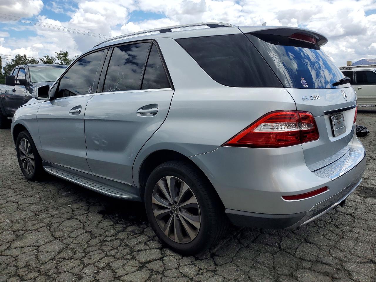 2013 Mercedes-Benz M-class VIN 4JGDA5HB0DA137064 photo 2
