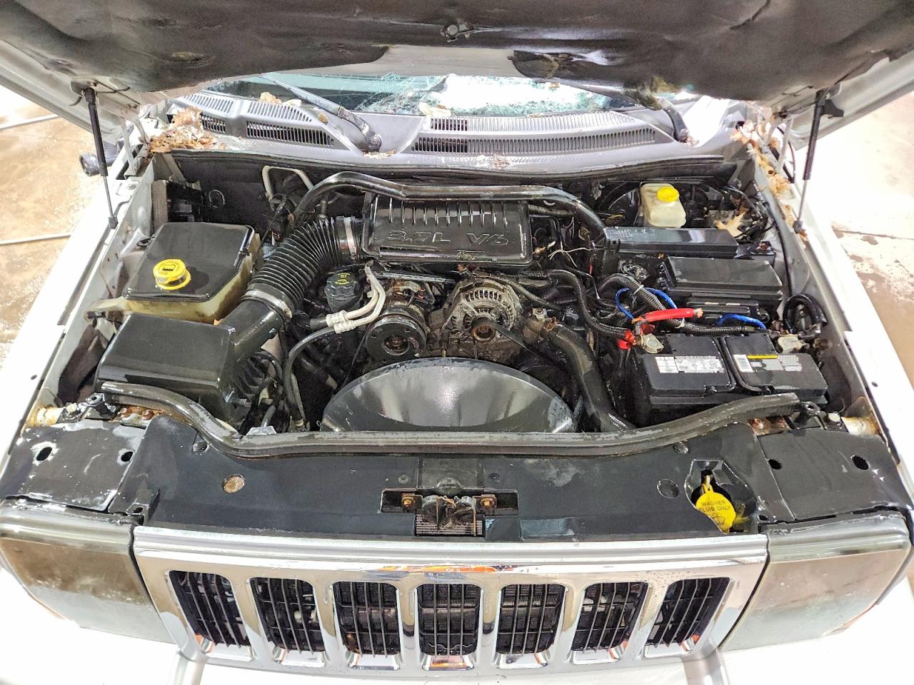 2006 Jeep Commander VIN 1J8HG48K76C162106 photo 12
