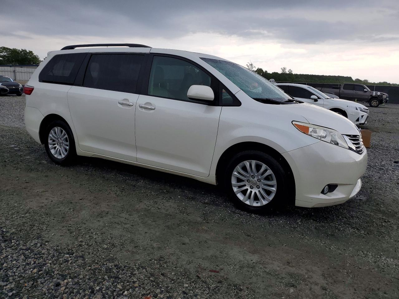 2016 Toyota Sienna VIN 5TDYK3DC9GS731715 photo 4