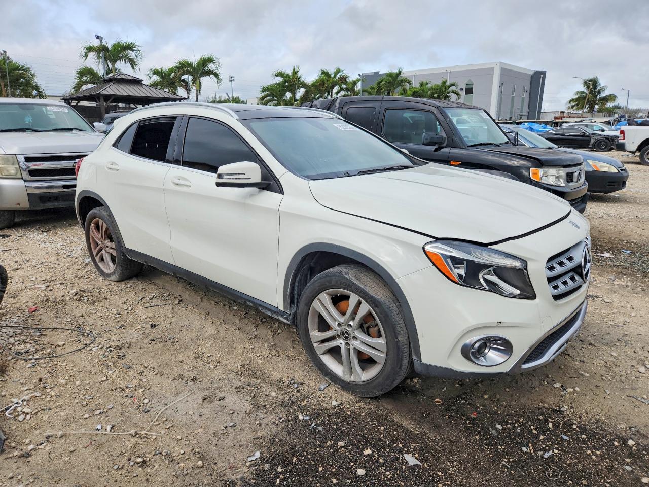 2018 Mercedes-Benz Gla-class VIN WDCTG4EB1JJ406269 photo 4