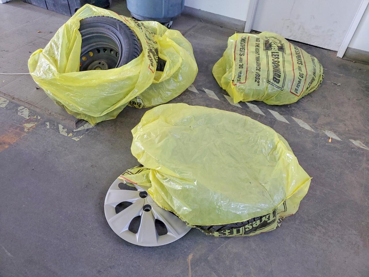2018 KIA Rio VIN 3KPA25AB8JE057499 photo 12