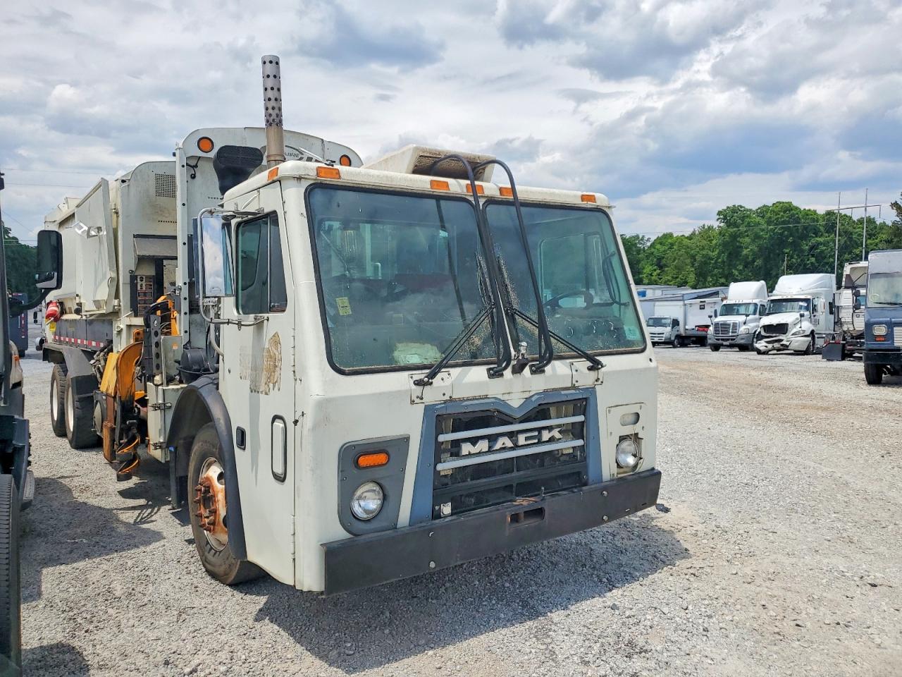 2015 MACK All other VIN 1M2AU04C0FM009503 photo 1