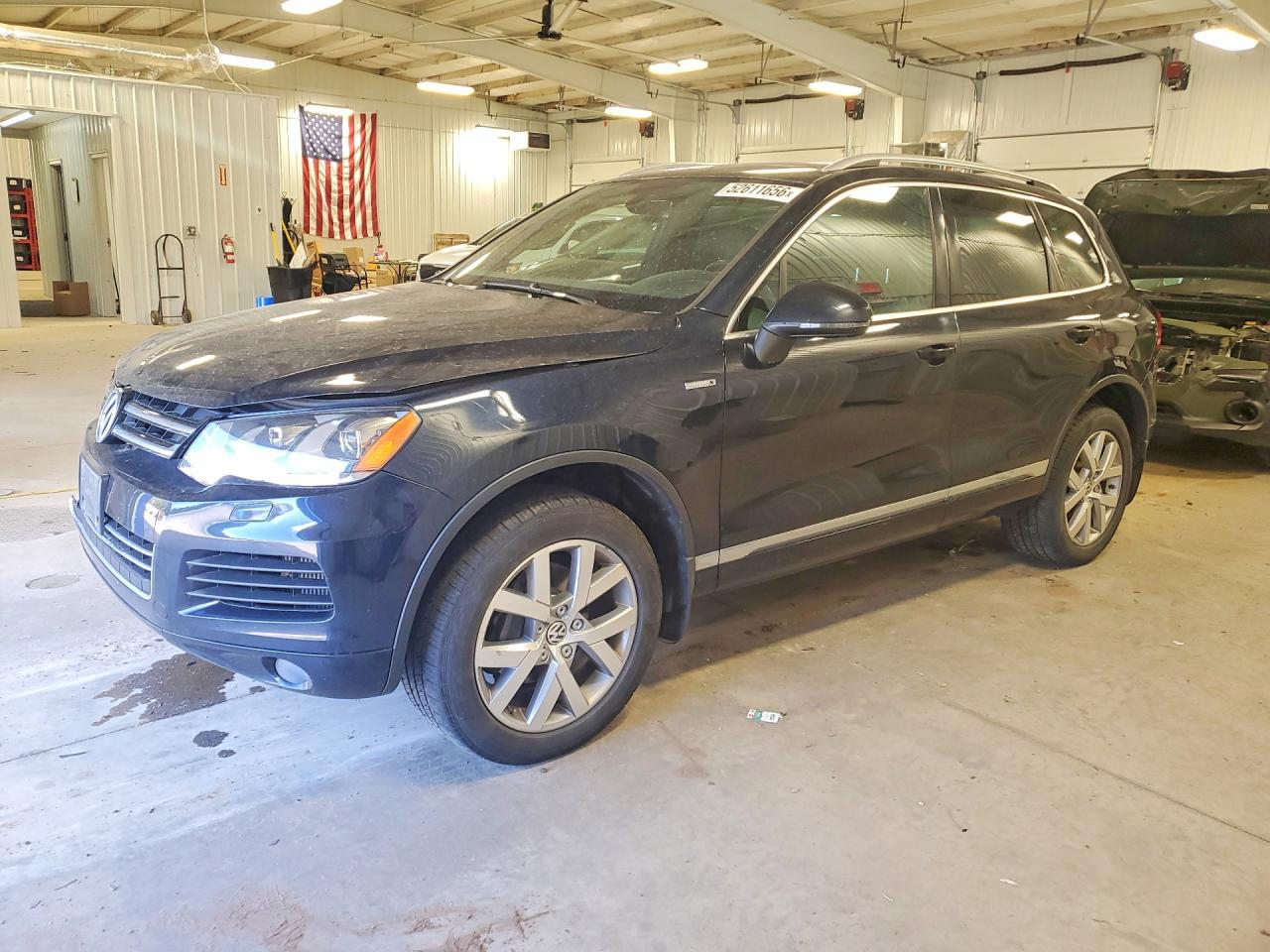 2014 Volkswagen Touareg VIN WVGEP9BP4ED011773 photo 1