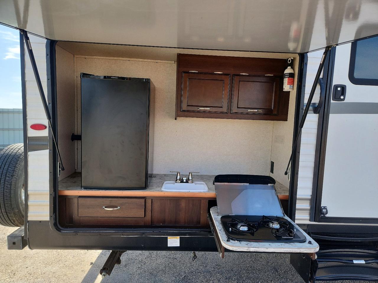 2018 JAYCO All models VIN 1UJBJ0BT6J17T0438 photo 9