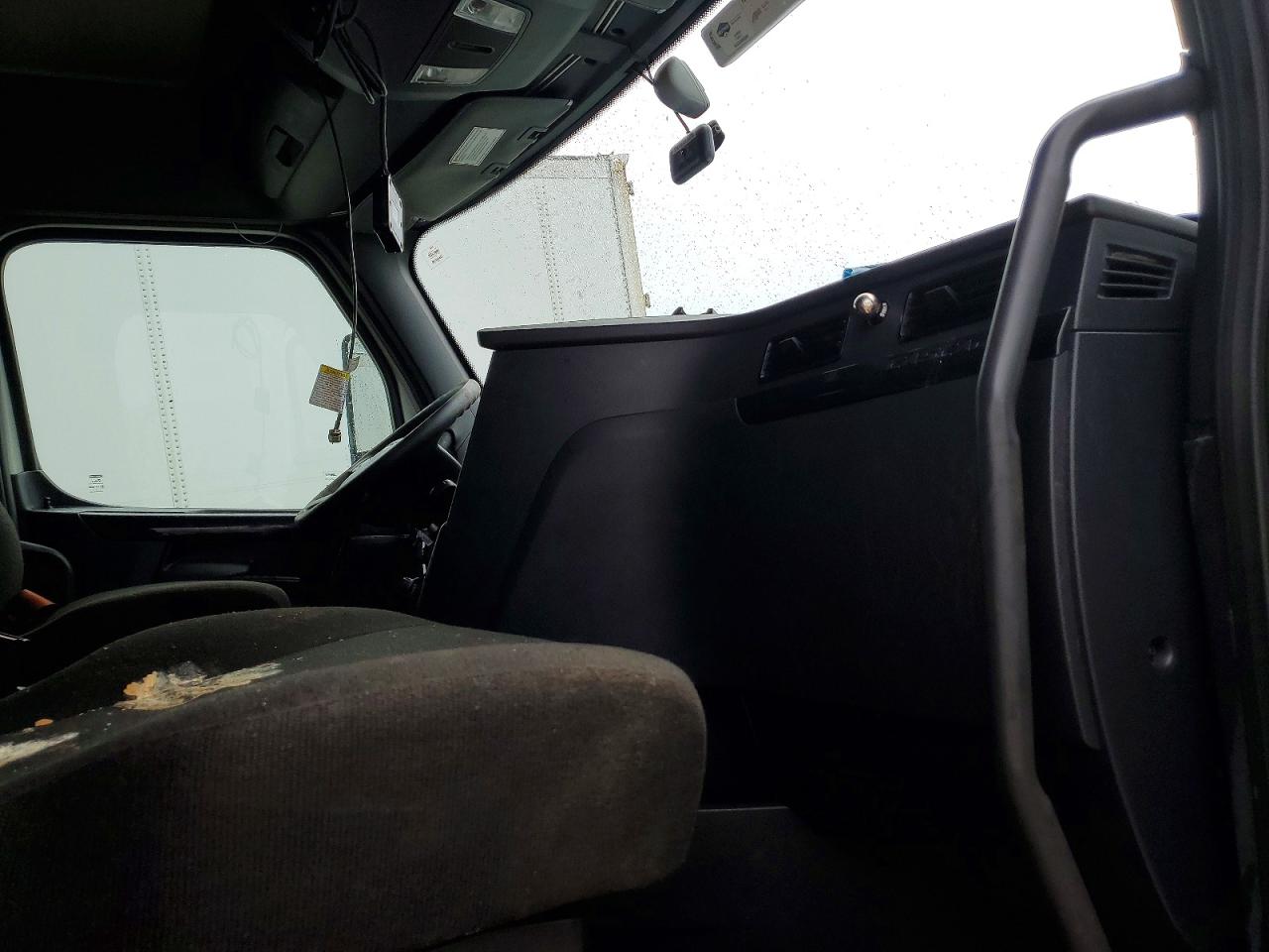 2025 FREIGHTLINER All other VIN 3AKJHHFGXSSVR2036 photo 5