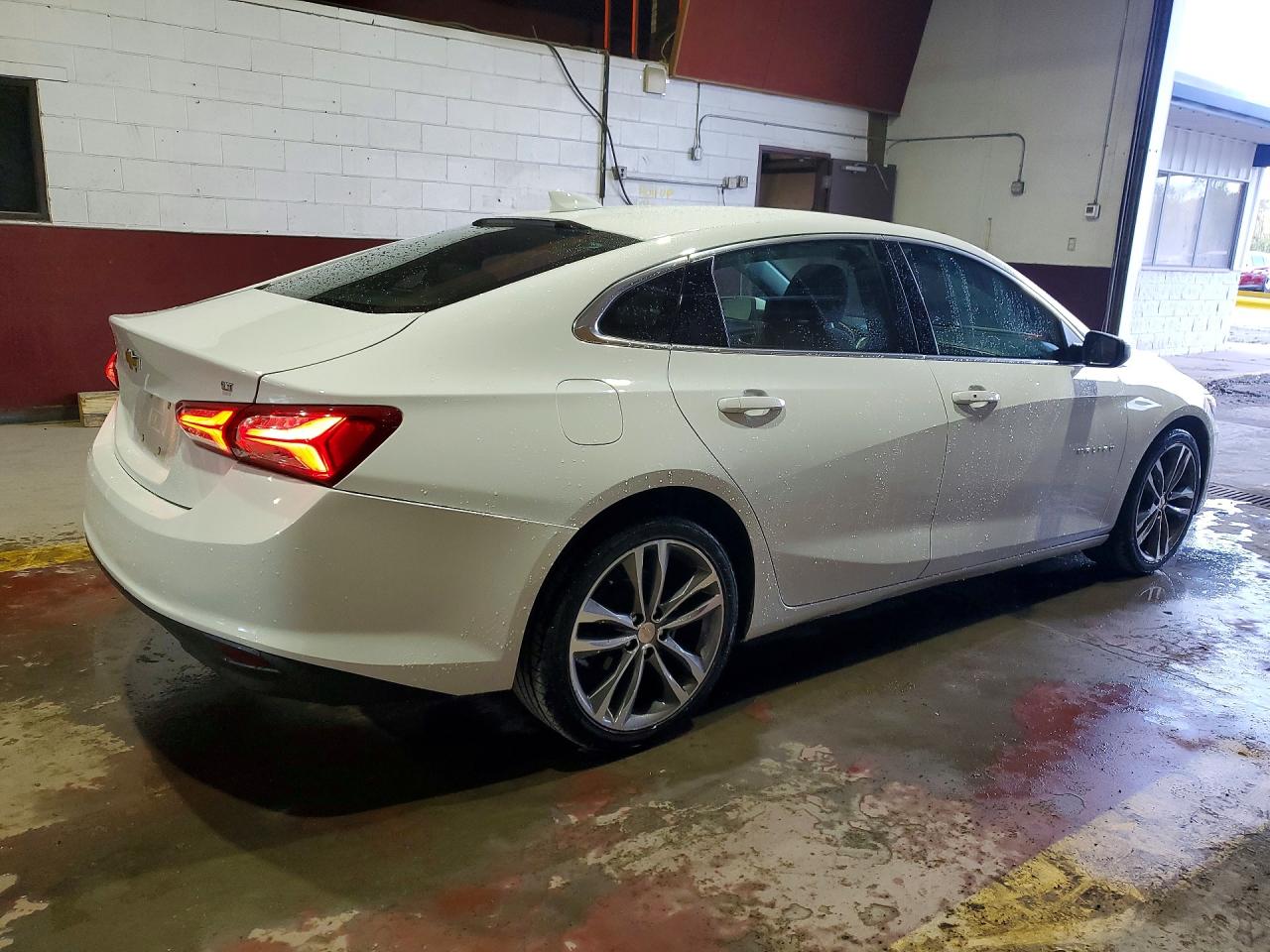 2022 Chevrolet Malibu VIN 1G1ZD5ST2NF180529 photo 3