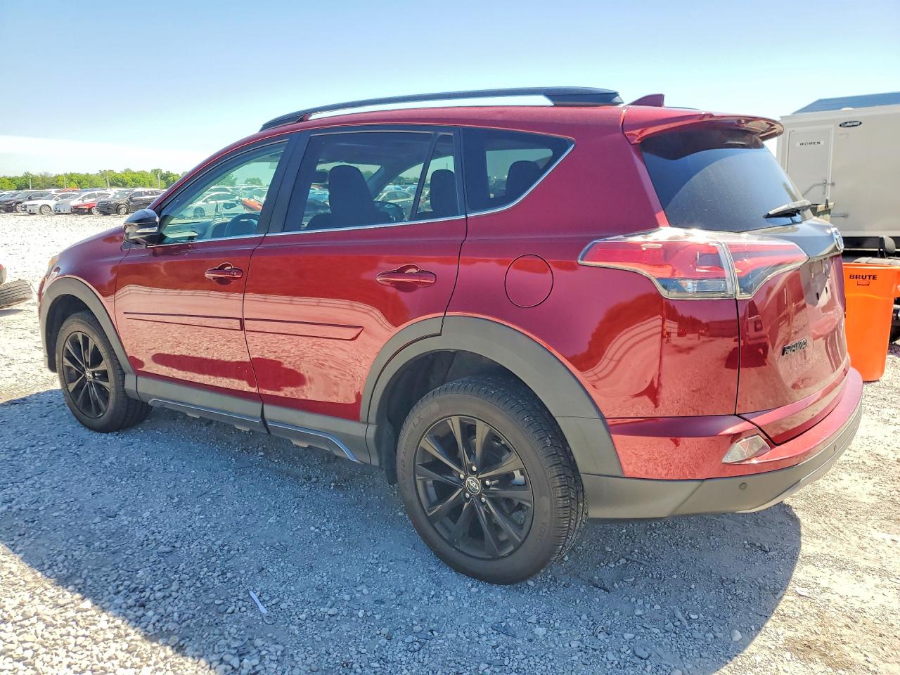 2018 Toyota Rav4 VIN 2T3RFREVXJW839472 photo 2