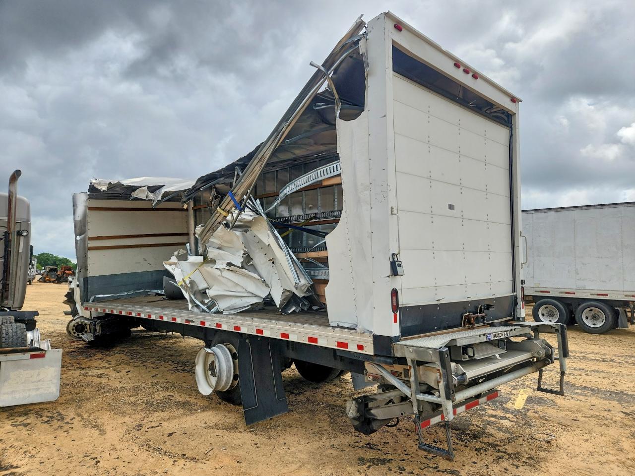 2023 FREIGHTLINER All other VIN 3ALACWFCXPDUH7780 photo 2