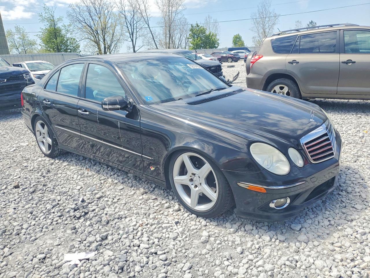 2009 Mercedes-Benz E-class VIN WDBUF87X09B388042 photo 4