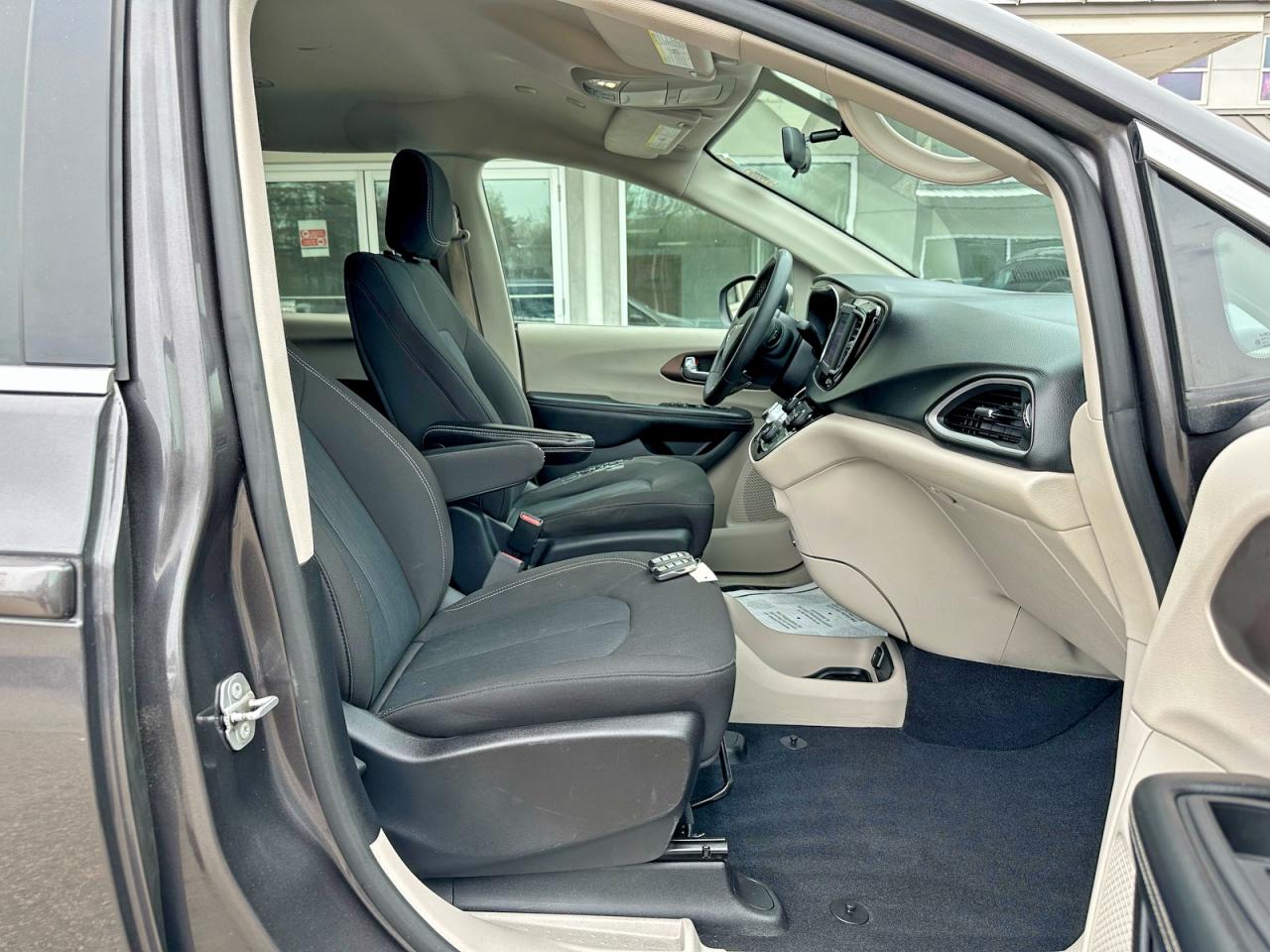 2022 CHRYSLER Minivan VIN 2C4RC1CGXNR105042 photo 5