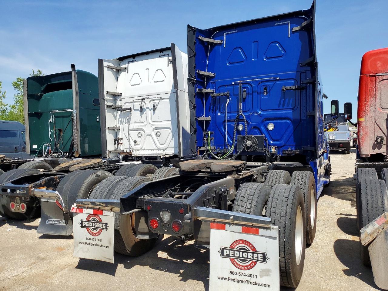 2020 FREIGHTLINER All other VIN 3AKJHHDR9LSLK0275 photo 4