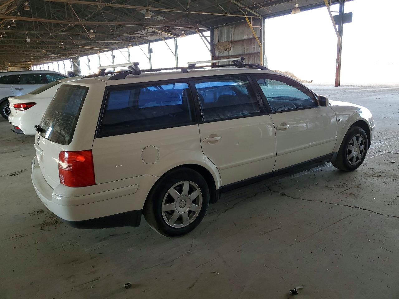 2001 Volkswagen Passat VIN WVWHC63B21E034696 photo 3