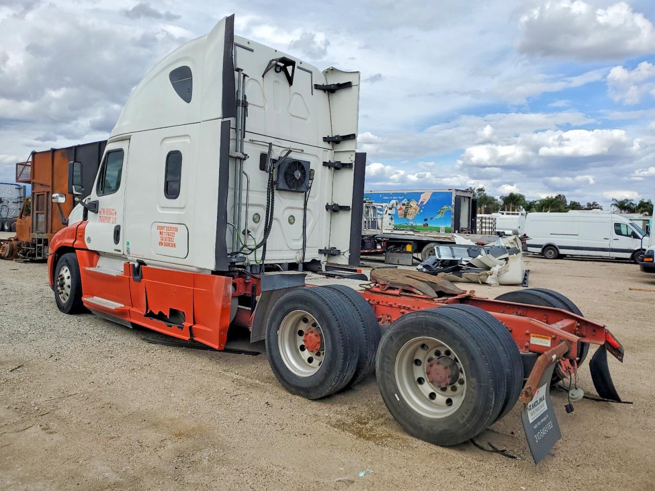 2015 FREIGHTLINER All other VIN 3AKJGLD58FSGJ0369 photo 3