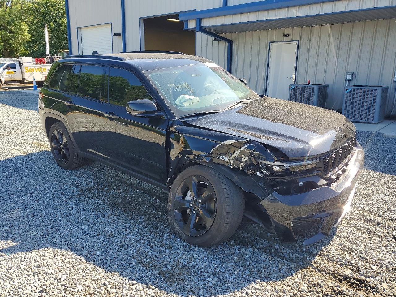 2023 Jeep Cherokee VIN 1C4RJGBG5PC651544 photo 4