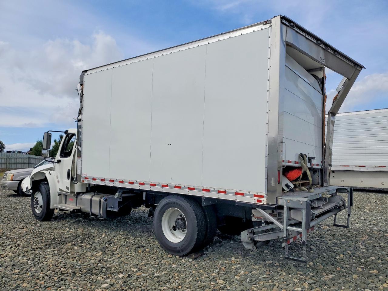 2025 FREIGHTLINER All other VIN 3ALACWFC5SDVZ1571 photo 2