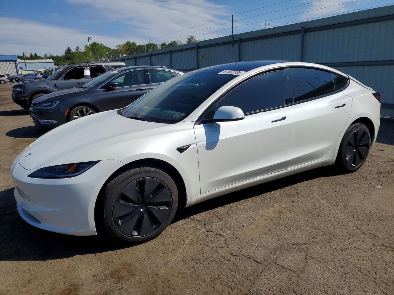 2025 Tesla Model 3 VIN 5YJ3E1EAXSF046462 photo 1