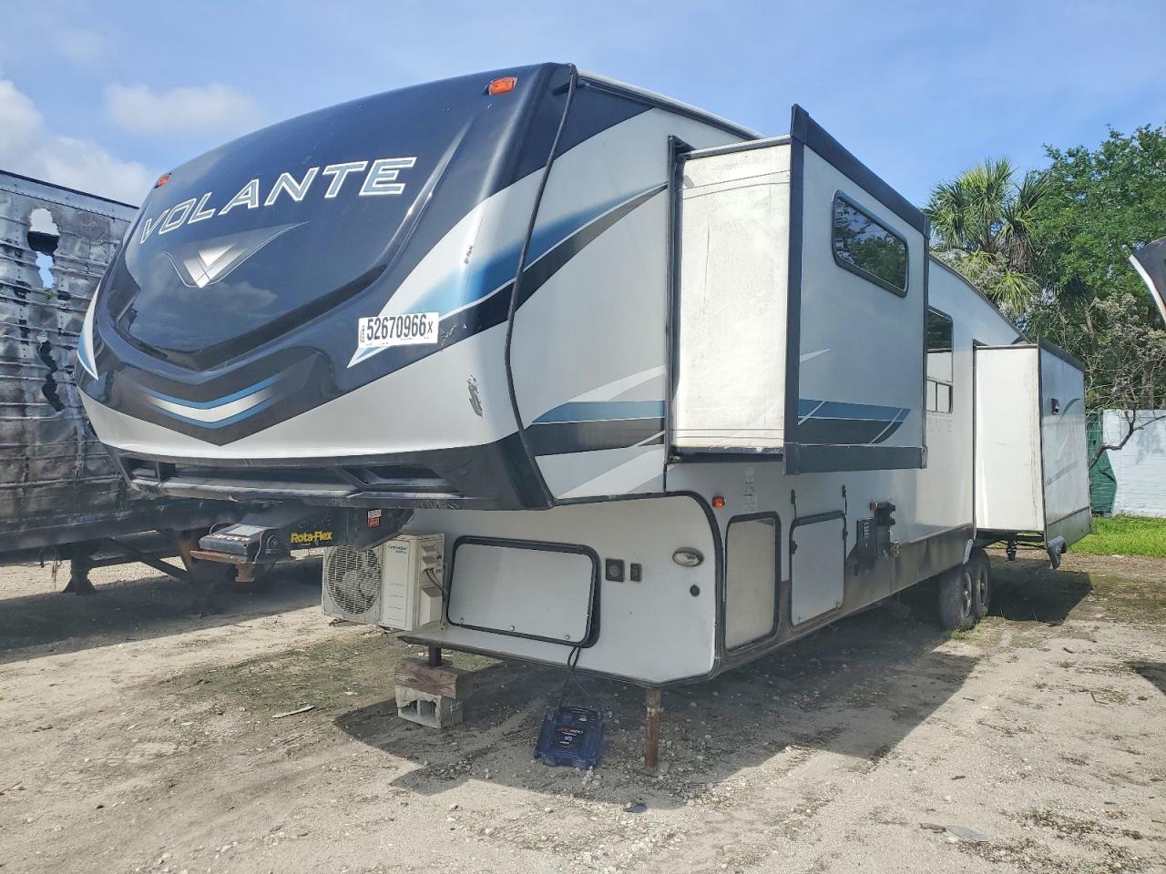 2021 KEYSTONE Trailer VIN 4YDF37021M6360714 photo 2