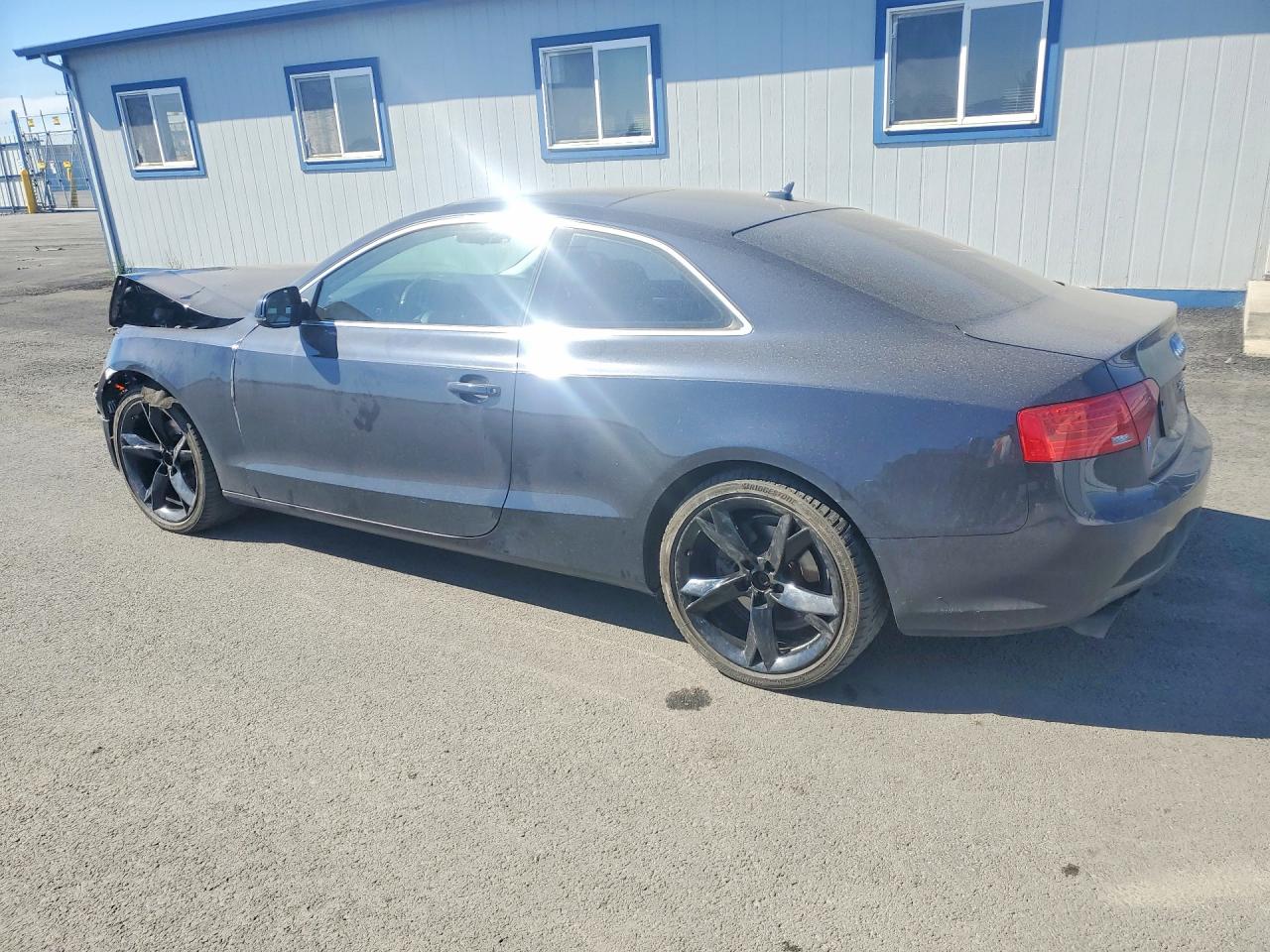 2013 Audi A5 VIN WAUCFAFR8DA072049 photo 2