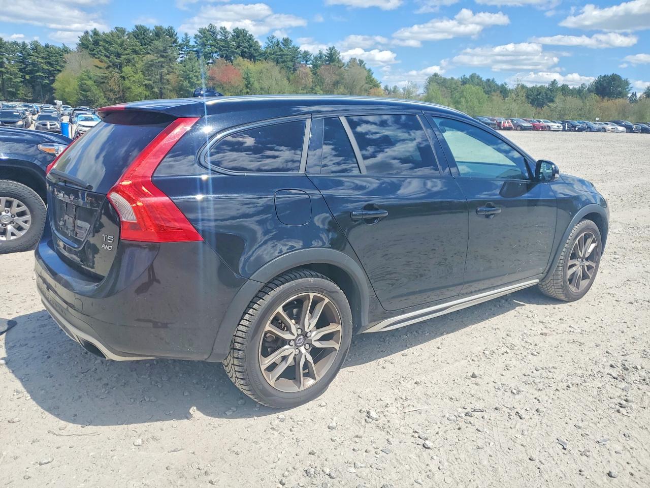 2016 Volvo V60 VIN YV4612HK8G1003612 photo 3