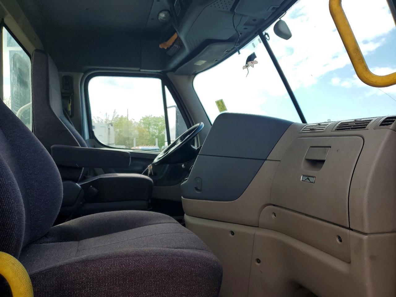 2018 FREIGHTLINER All other VIN 1FUBGAD96JLJV5406 photo 5