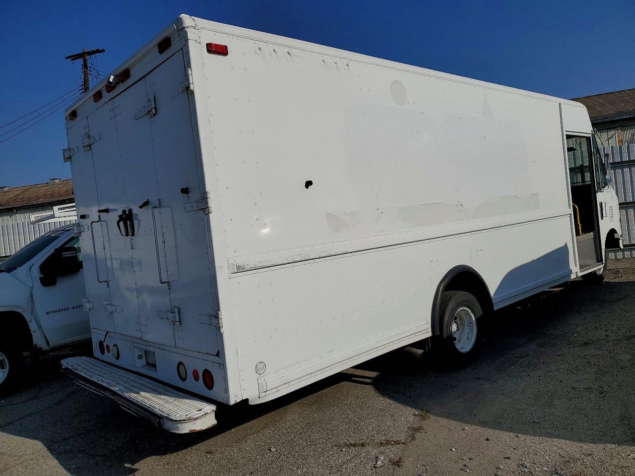 2003 Ford Econoline VIN 1FCLE49L73HB23268 photo 4