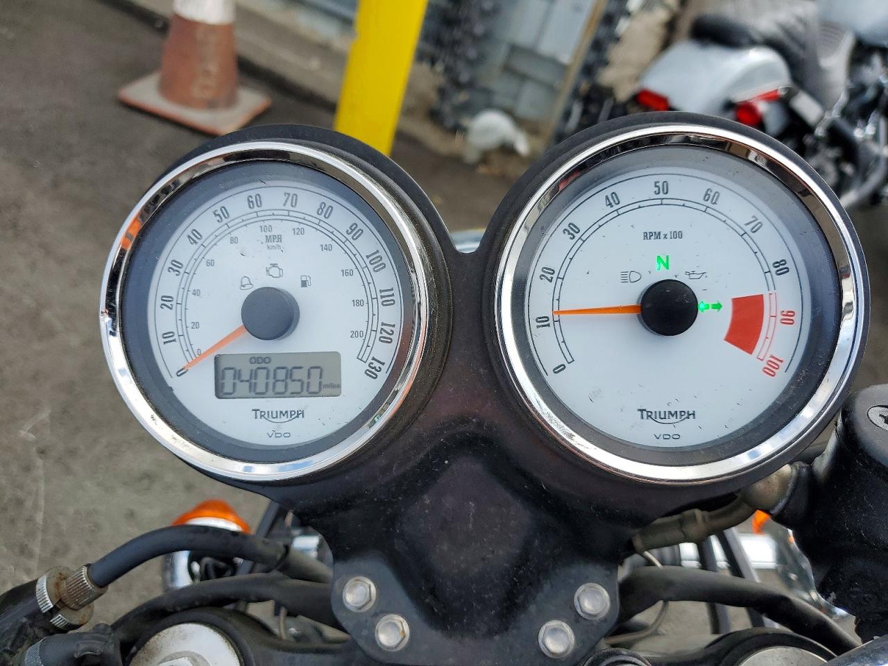 2011 TRIUMPH Thruxton VIN SMT920K14BT481557 photo 7