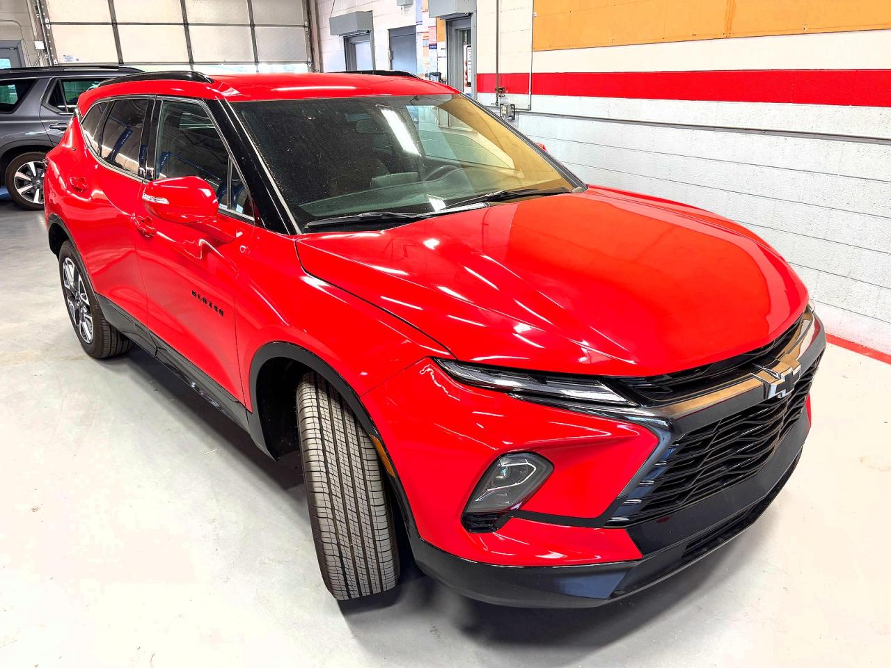 2024 Chevrolet Blazer VIN 3GNKBKRS2RS125968 photo 1