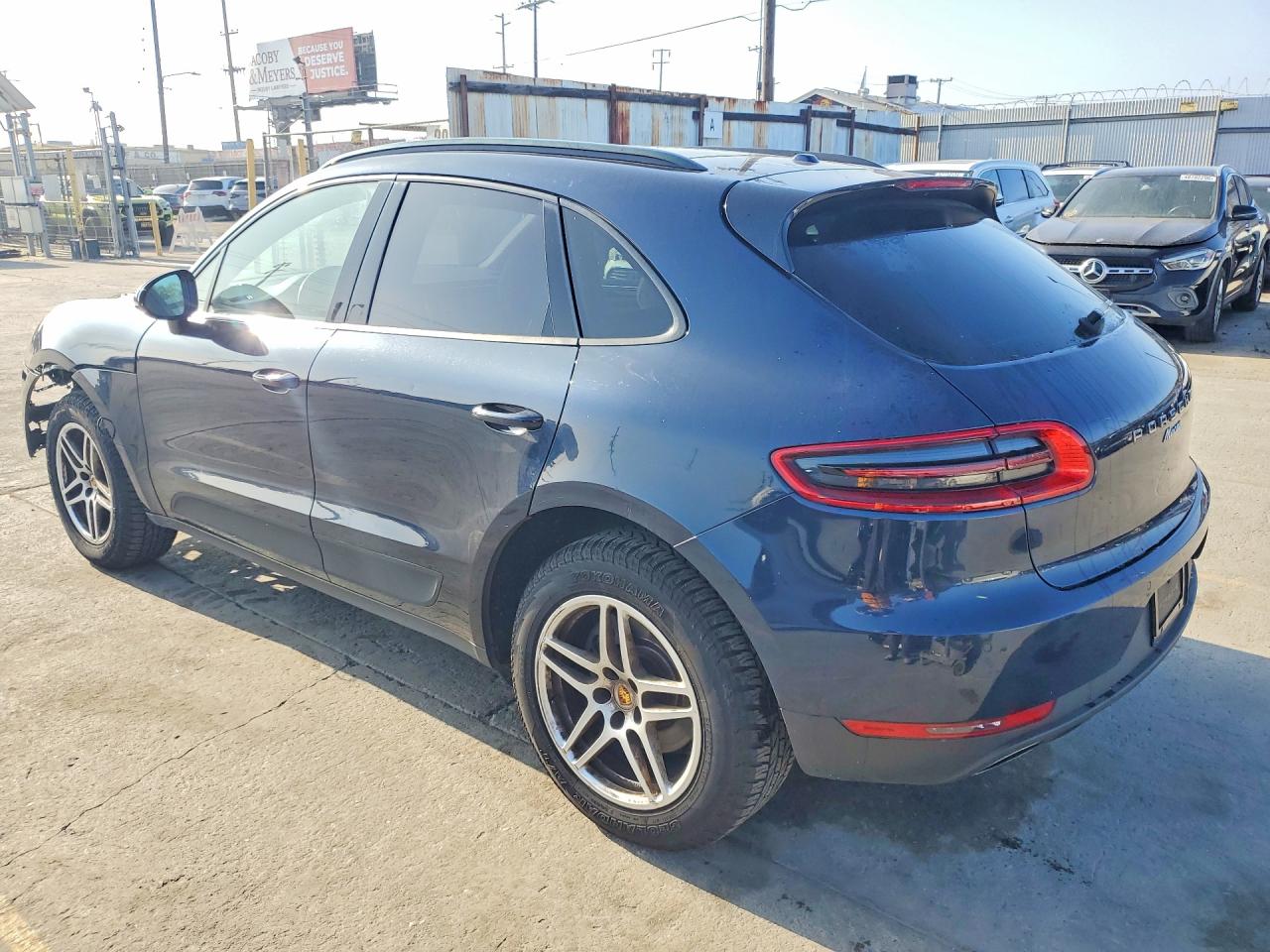 2018 Porsche Macan VIN WP1AA2A51JLB08181 photo 2
