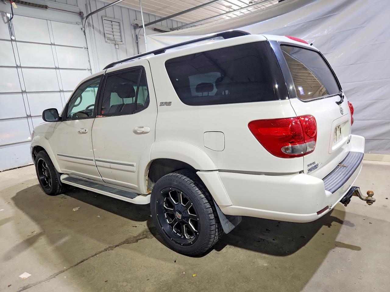 2005 Toyota Sequoia VIN 5TDBT44A55S256973 photo 2