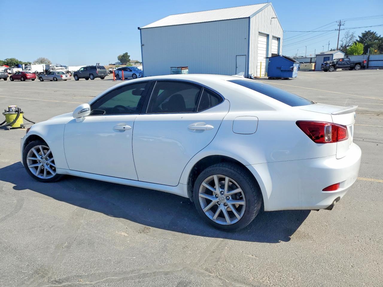2011 LEXUS Is VIN JTHCF5C20B5051072 photo 2