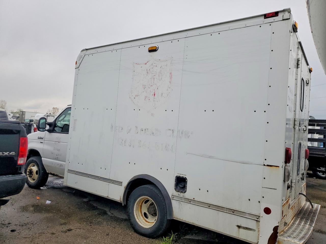2010 Ford Econoline VIN 1FDWE3FL8ADA62539 photo 2