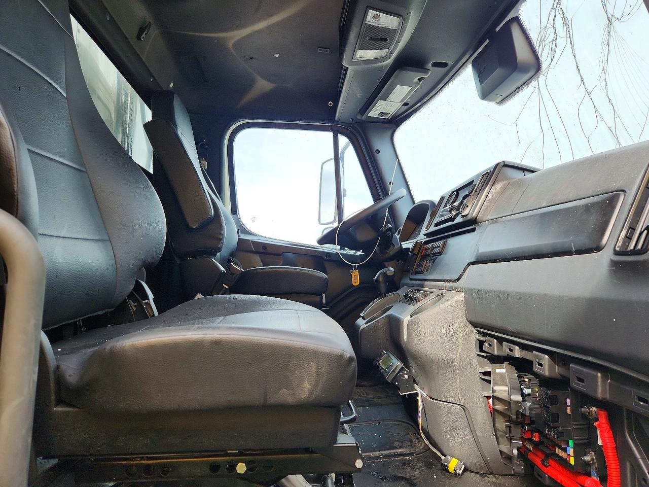 2025 FREIGHTLINER All other VIN 3ALACWFC7SDWD1421 photo 6