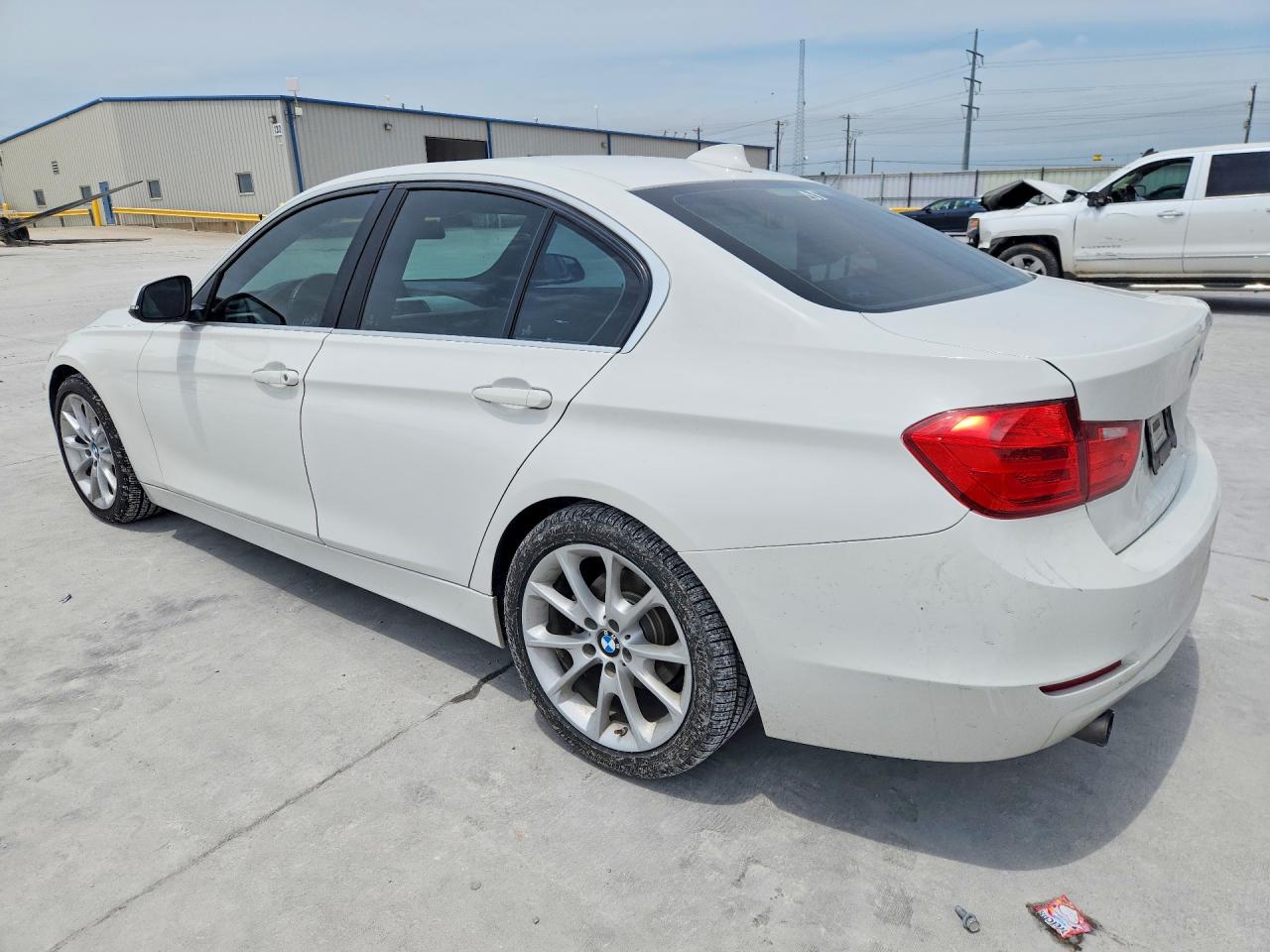 2015 BMW 3 series VIN WBA3B1G56FNT63555 photo 2