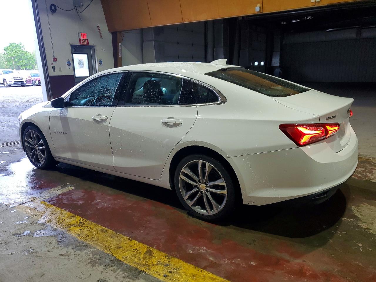 2022 Chevrolet Malibu VIN 1G1ZD5ST2NF180529 photo 2