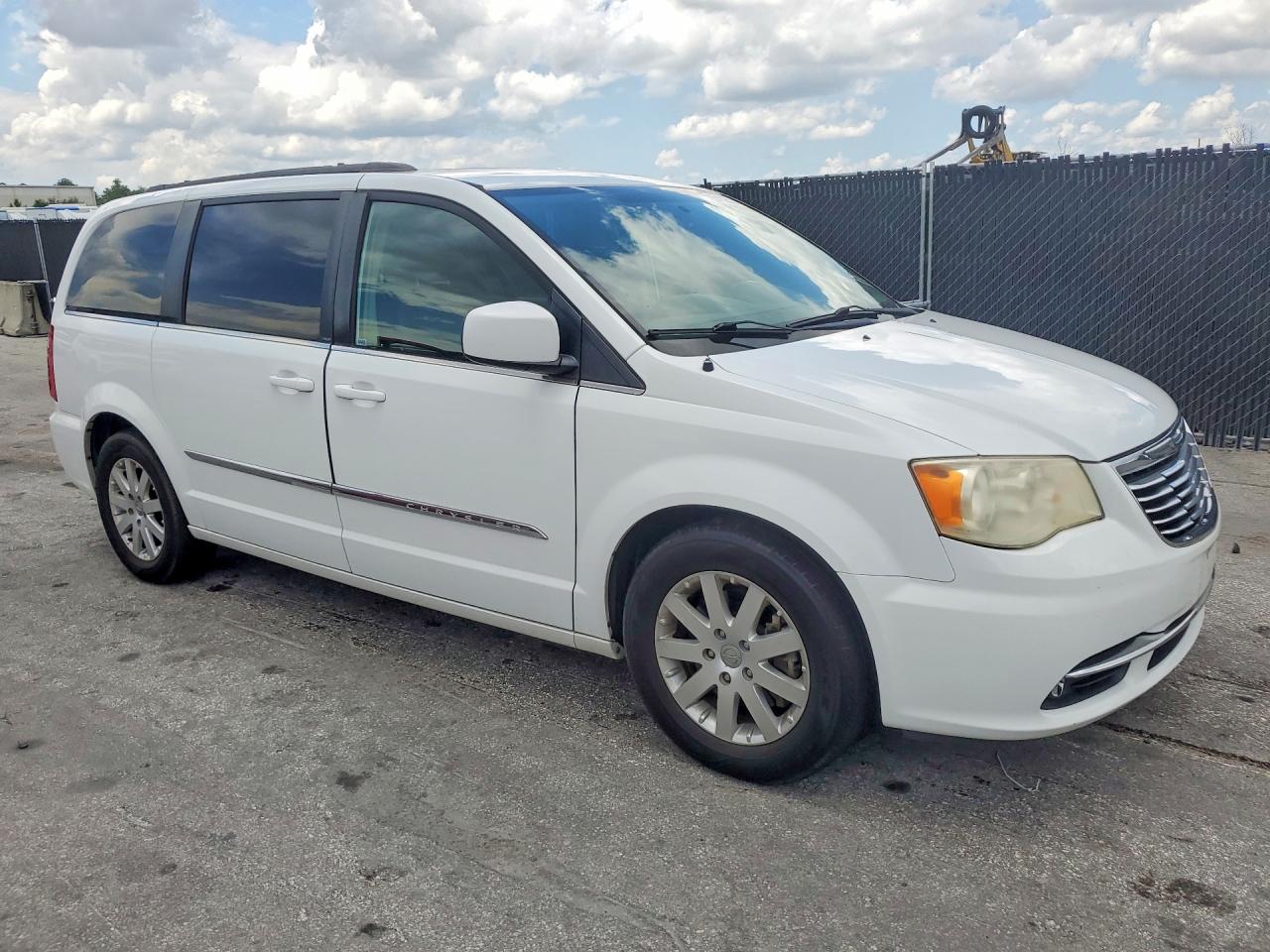 2014 Chrysler Minivan VIN 2C4RC1BG9ER208437 photo 4