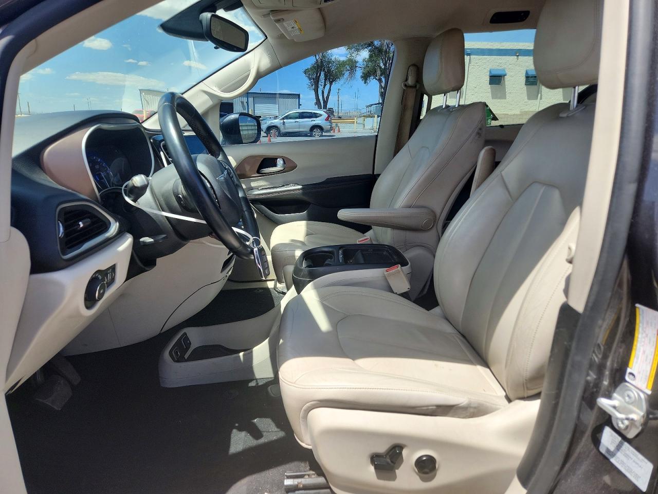 2017 Chrysler Pacifica VIN 2C4RC1BG4HR513090 photo 7