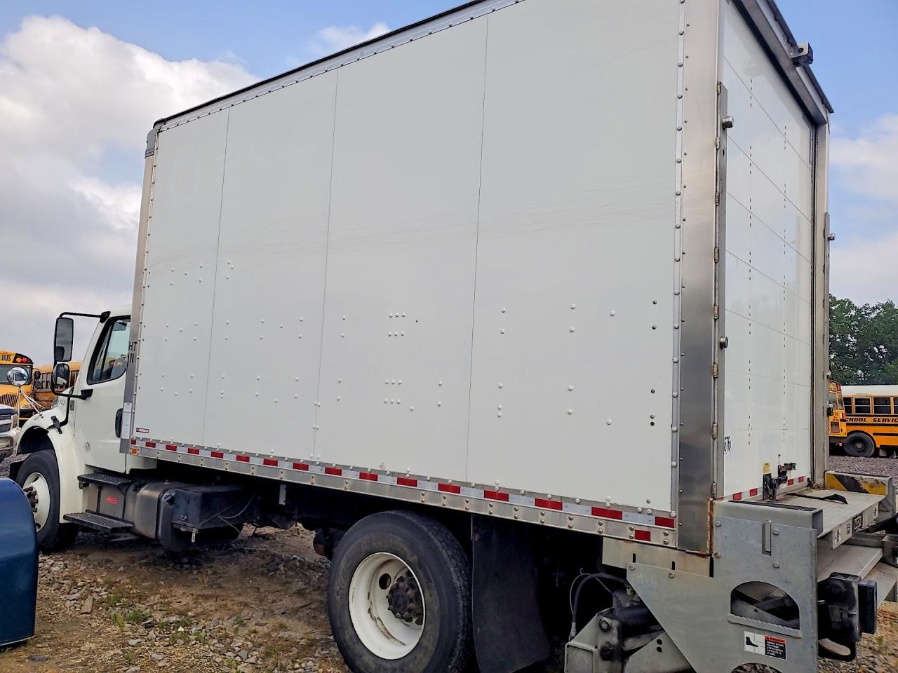2019 FREIGHTLINER All other VIN 3ALACWFC2KDLD3634 photo 2
