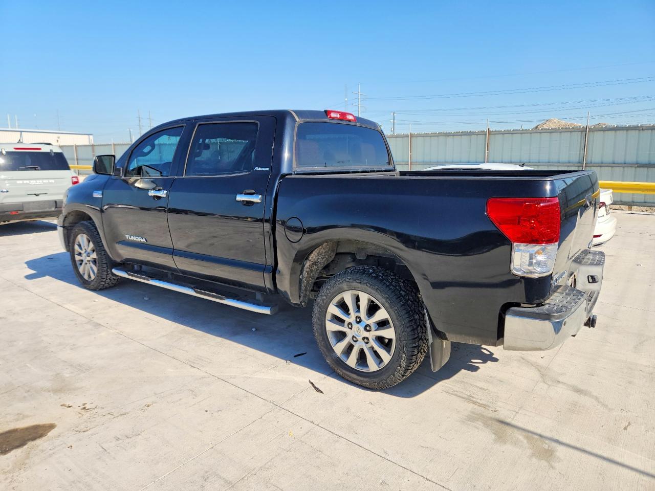 2012 Toyota Tundra VIN 5TFHW5F17CX253617 photo 2