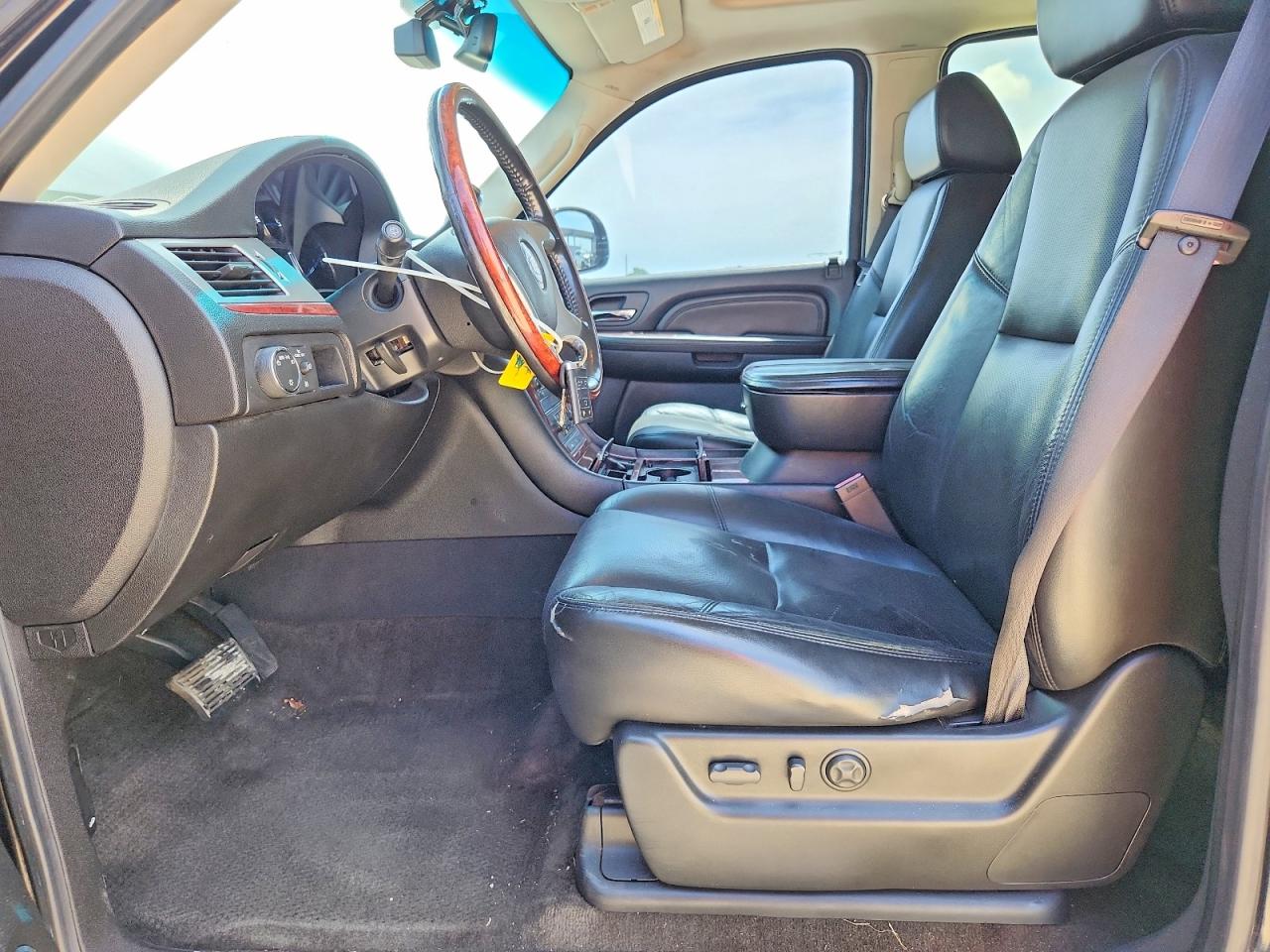 2008 Cadillac Escalade VIN 1GYFK63828R274181 photo 7