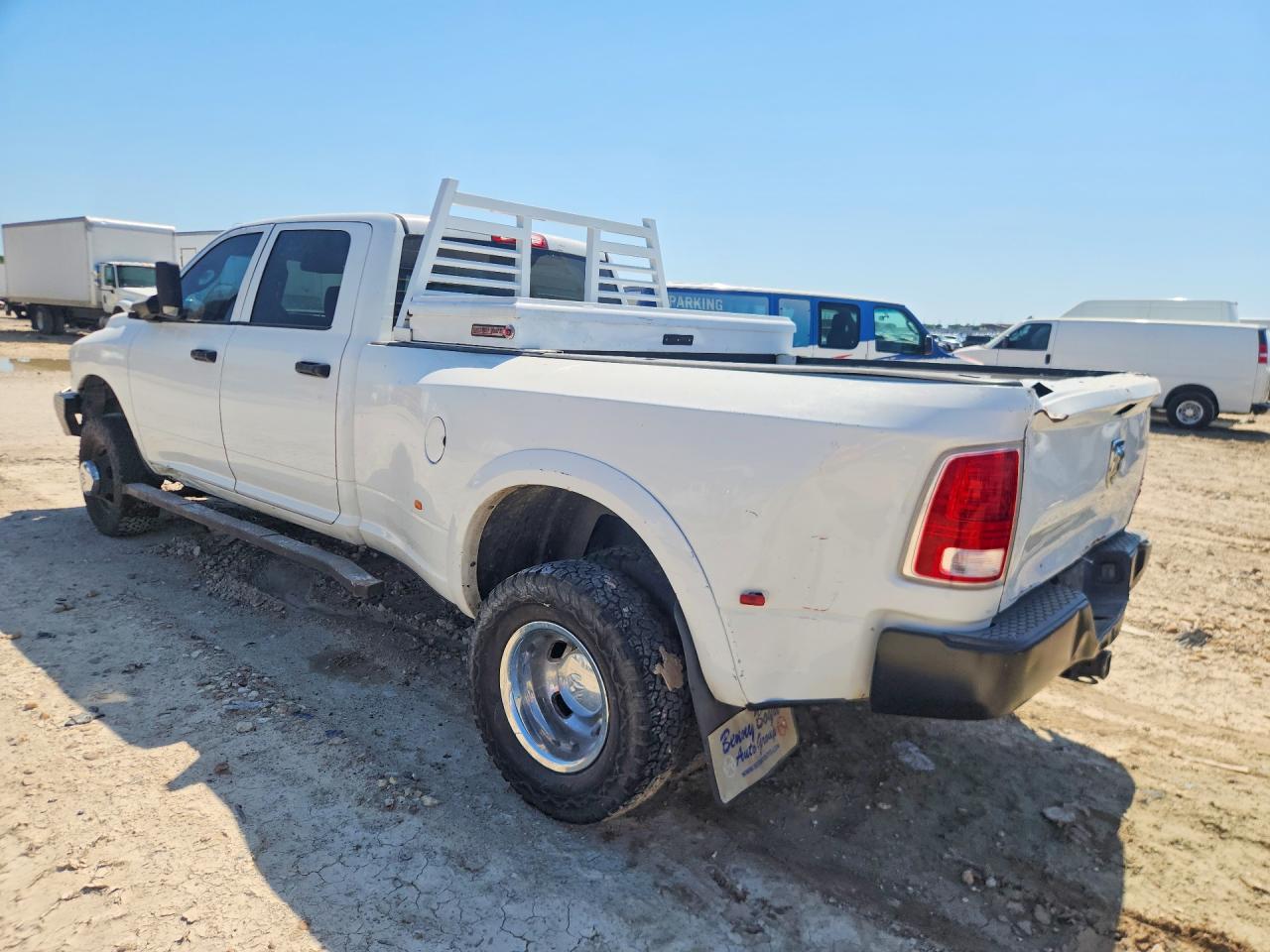 2014 Ram 3500 VIN 3C63RRGJ6EG255820 photo 2