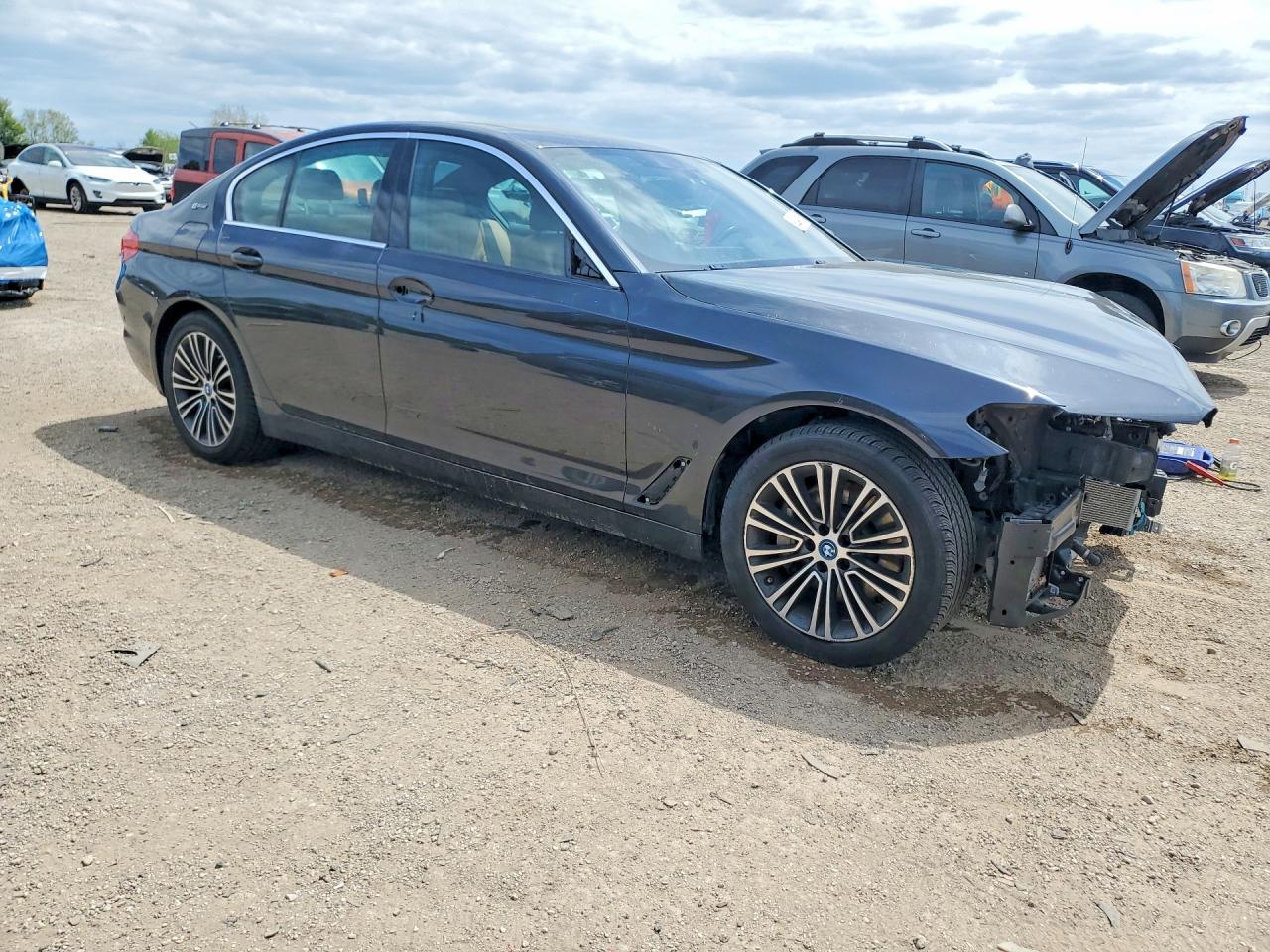 2019 BMW 5 series VIN WBAJB1C59KB375210 photo 4