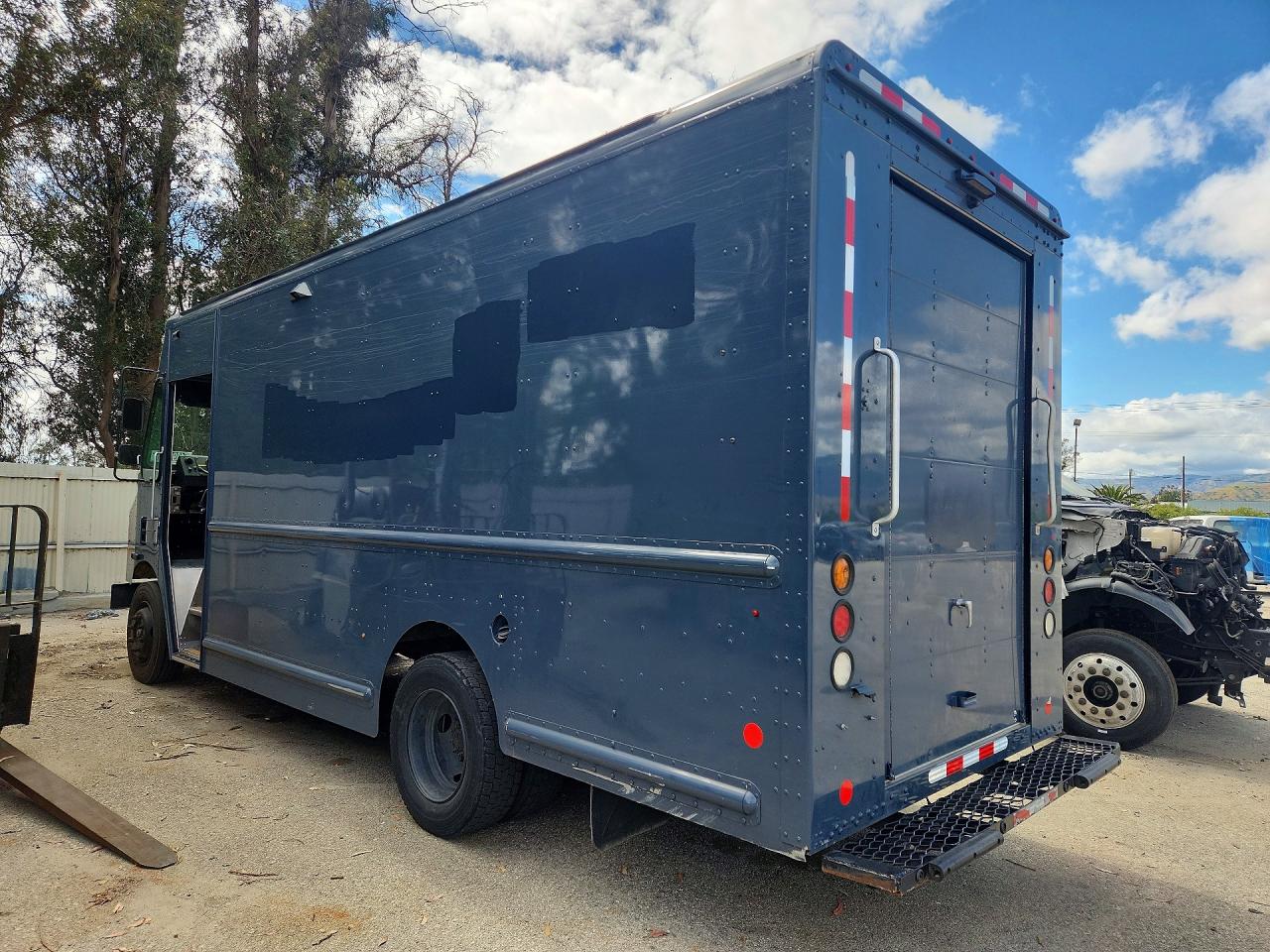 2021 FREIGHTLINER All other VIN 4UZAC2GA4MCMM9705 photo 2
