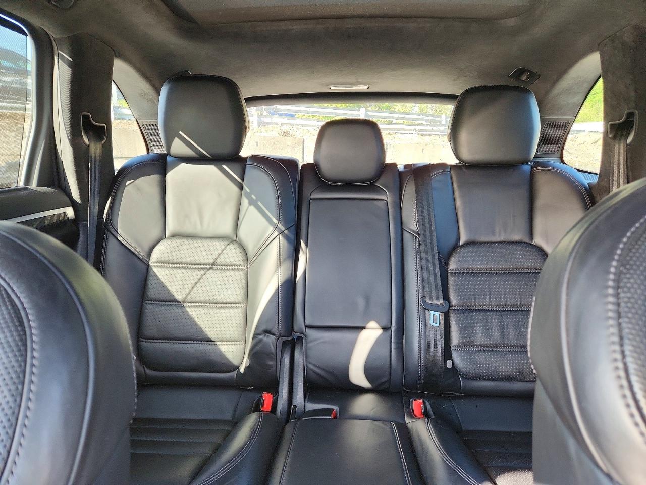 2017 PORSCHE Cayenne VIN WP1AC2A27HLA92823 photo 10