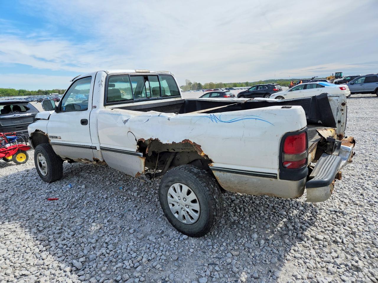1996 Dodge Ram 2500 VIN 1B7KF26W8TS654672 photo 2
